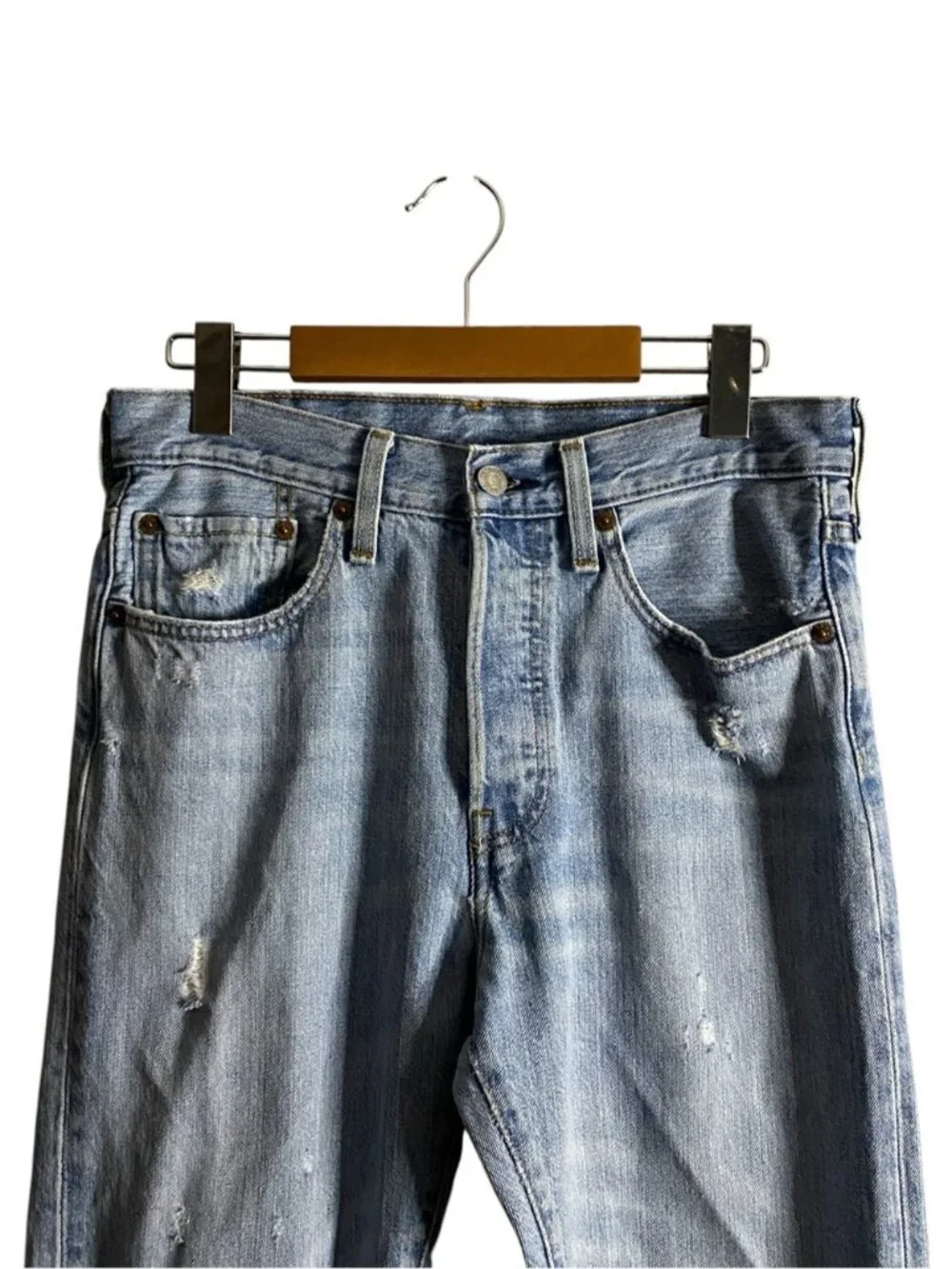 Levis details gently